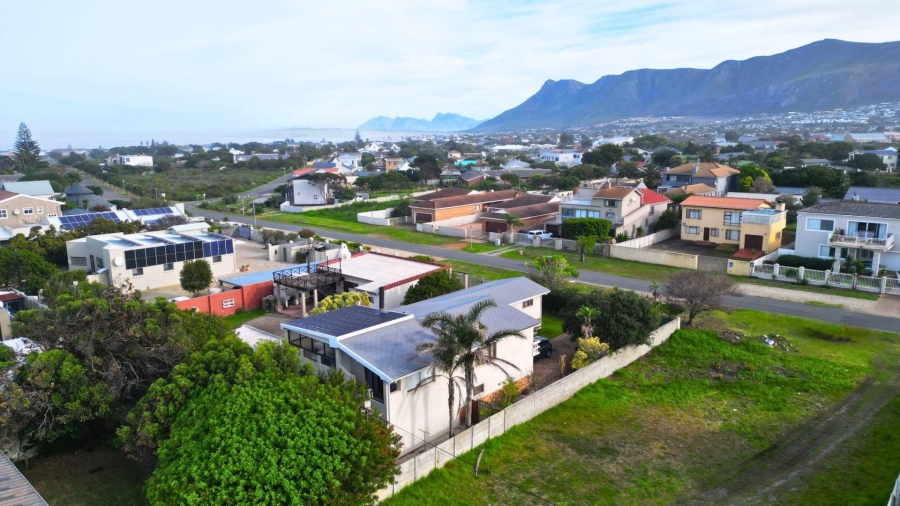 4 Bedroom Property for Sale in Sandbaai Western Cape